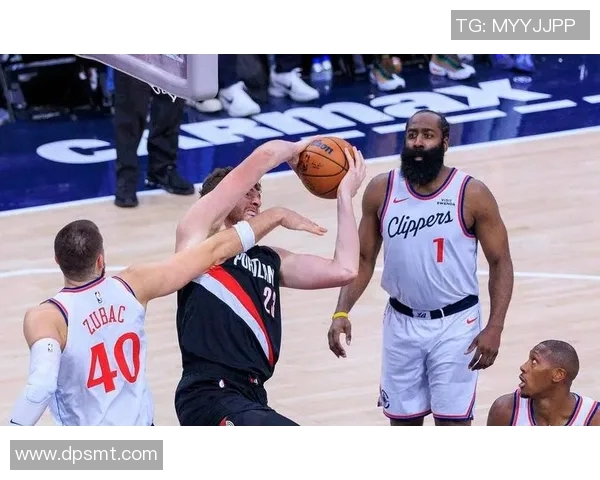 快船主场击败开拓者，继续保持不败金身