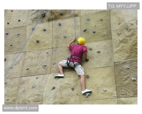 武汉攀岩队的防守策略揭秘与深度分析攀岩技巧的结合与应用 武汉攀岩队的防守策略揭秘与深度分析攀岩技巧的结合与应用