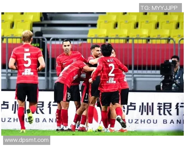 汉堡主场大胜提振士气,全队信心大增向前迈进 汉堡主场大胜提振士气,全队信心大增向前迈进